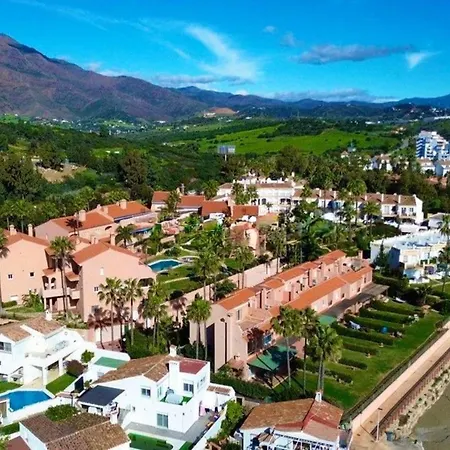 Coastal Apartment-Sleeps 5 Pool Garden Acon Freep Διαμέρισμα