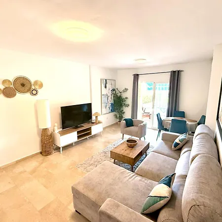 Coastal Apartment-sleeps 5 Pool Garden Acon Freep *