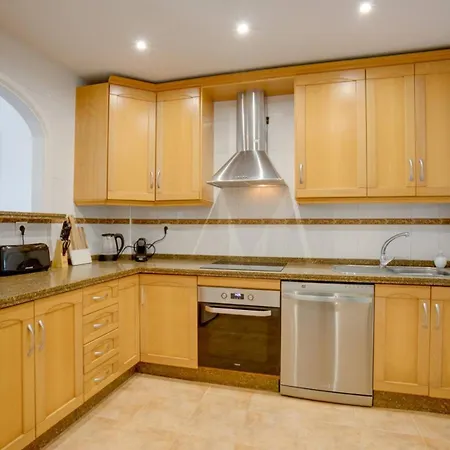 Coastal Apartment-sleeps 5 Pool Garden Acon Freep * 埃斯特波纳