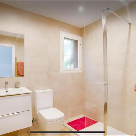 Coastal Apartment-sleeps 5 Pool Garden Acon Freep * 埃斯特波纳