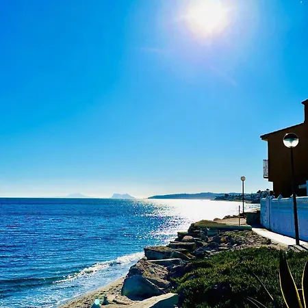 Coastal Apartment-sleeps 5 Pool Garden Acon Freep 公寓 *