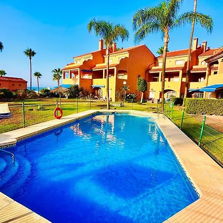Coastal Apartment-sleeps 5 Pool Garden Acon Freep 埃斯特波纳