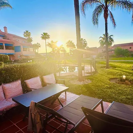 Coastal Apartment-sleeps 5 Pool Garden Acon Freep
