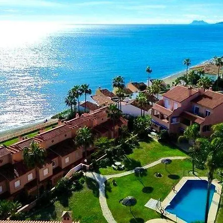 Coastal Apartment-sleeps 5 Pool Garden Acon Freep 公寓 埃斯特波纳