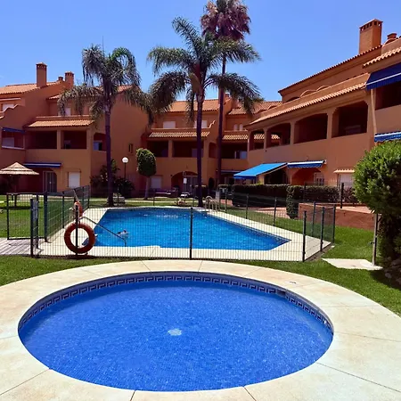 Coastal Apartment-sleeps 5 Pool Garden Acon Freep * 埃斯特波纳