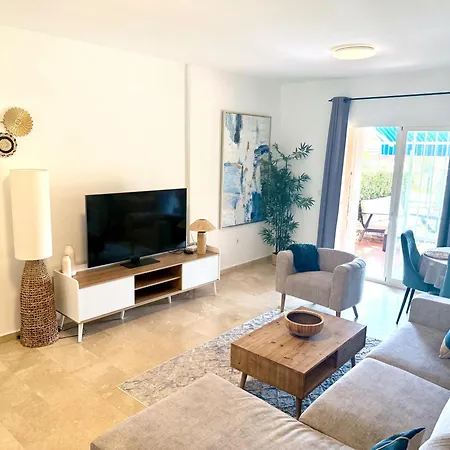 Coastal Apartment-sleeps 5 Pool Garden Acon Freep