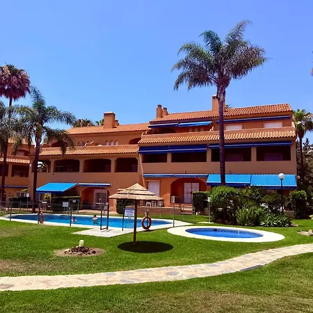 Coastal Apartment-sleeps 5 Pool Garden Acon Freep 公寓