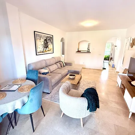 Coastal Apartment-sleeps 5 Pool Garden Acon Freep *