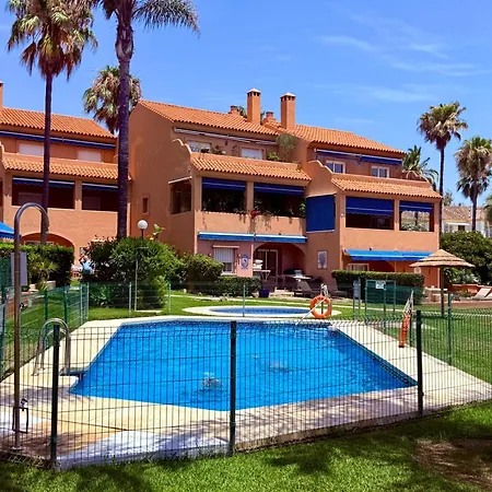 Coastal Apartment-sleeps 5 Pool Garden Acon Freep 埃斯特波纳