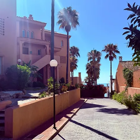 Coastal Apartment-sleeps 5 Pool Garden Acon Freep 公寓 埃斯特波纳